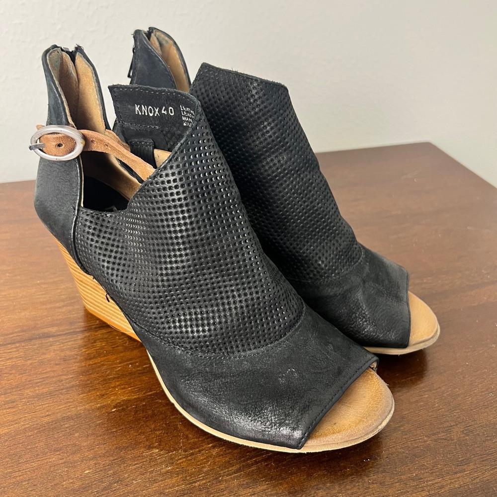 Miz Mooz Leather Peep Toe Heels Size 9.5 Wood Heel Chic Edgy Scandi Chunky